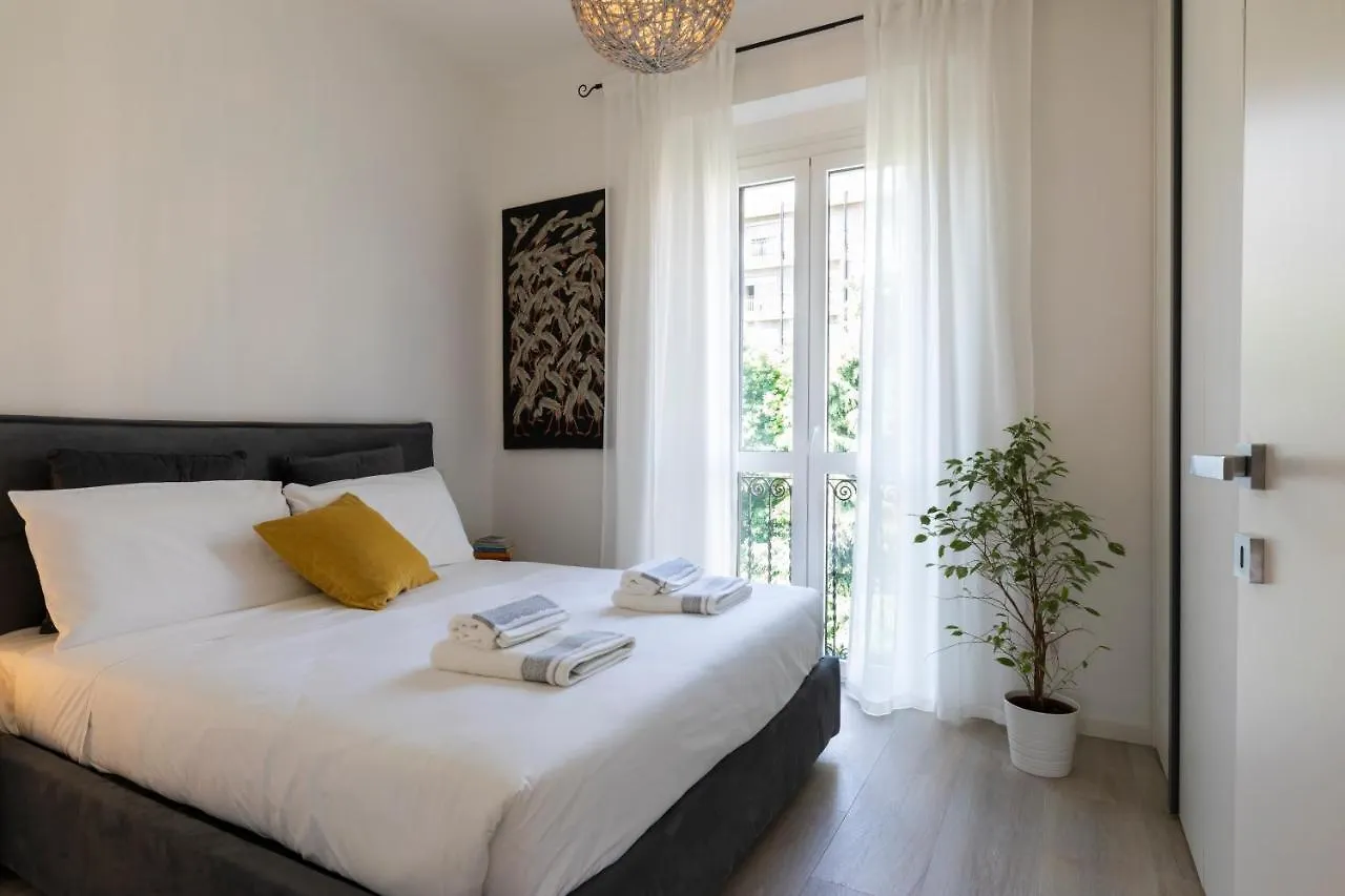 Fashion District - Top Floor Apartment Milan