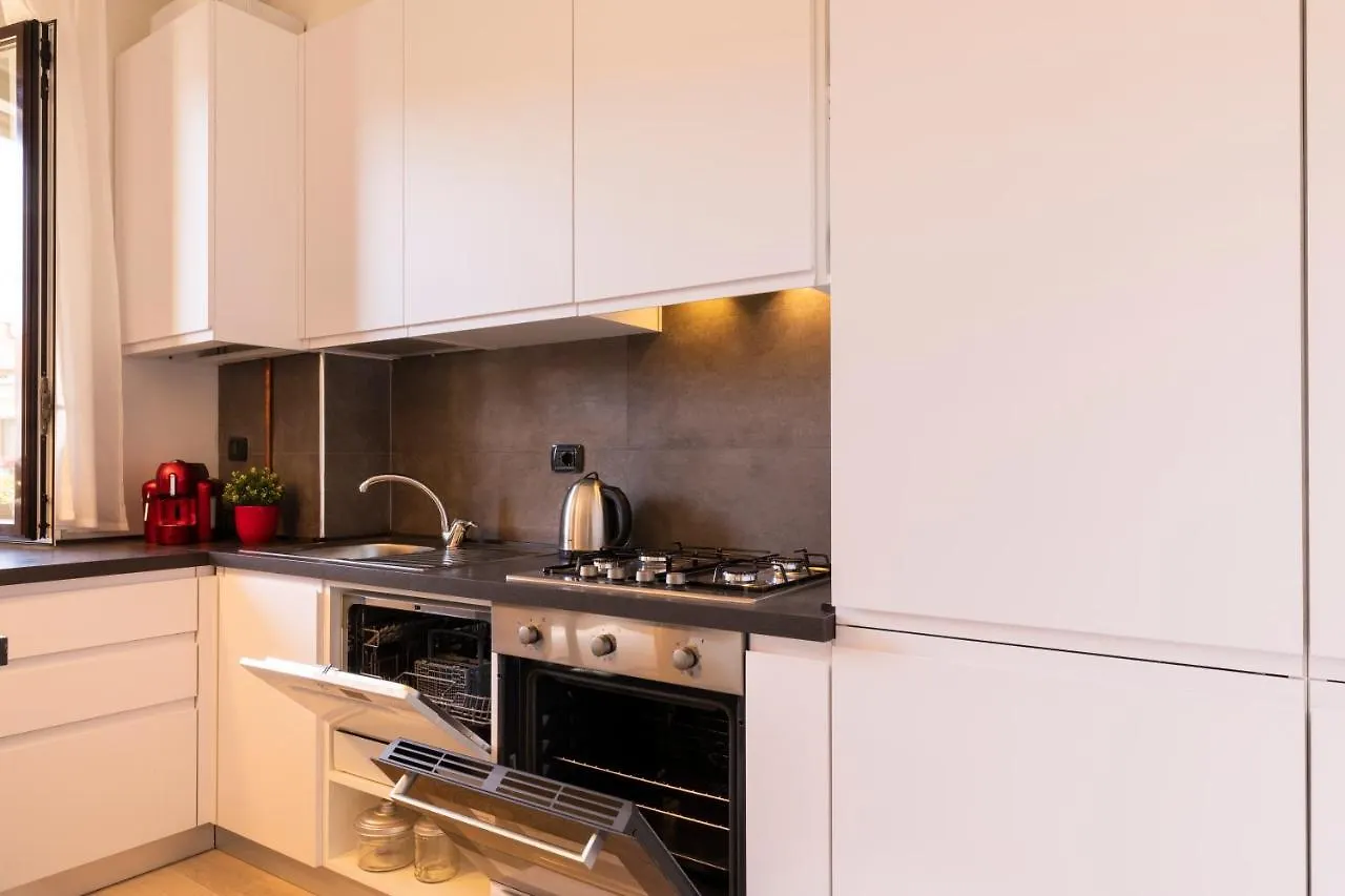Fashion District - Top Floor Apartment Milan