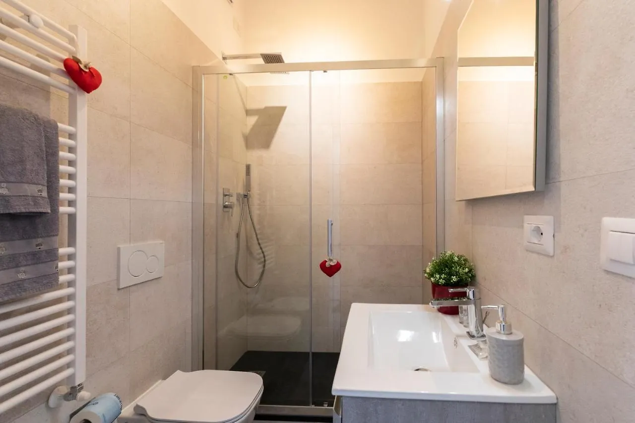 Fashion District - Top Floor Apartment Milan