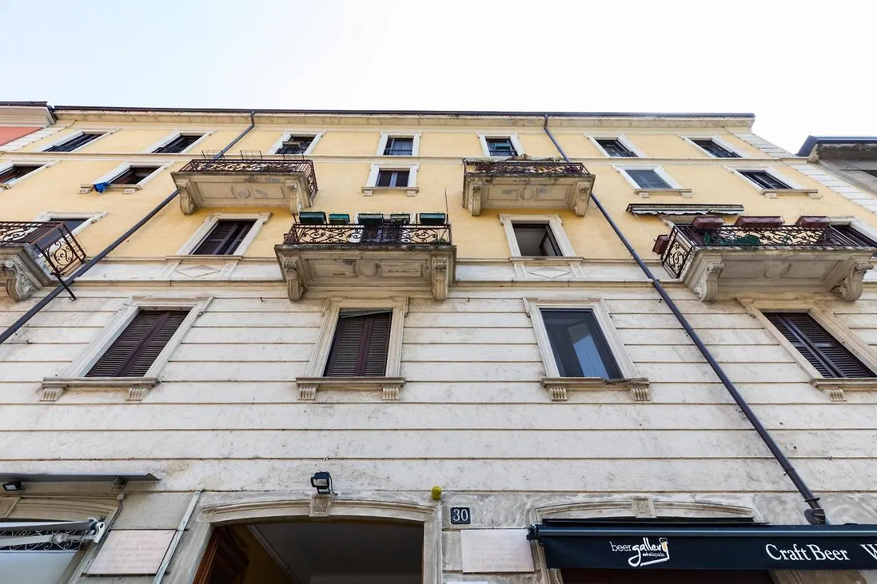 Fashion District - Top Floor Apartment Milan